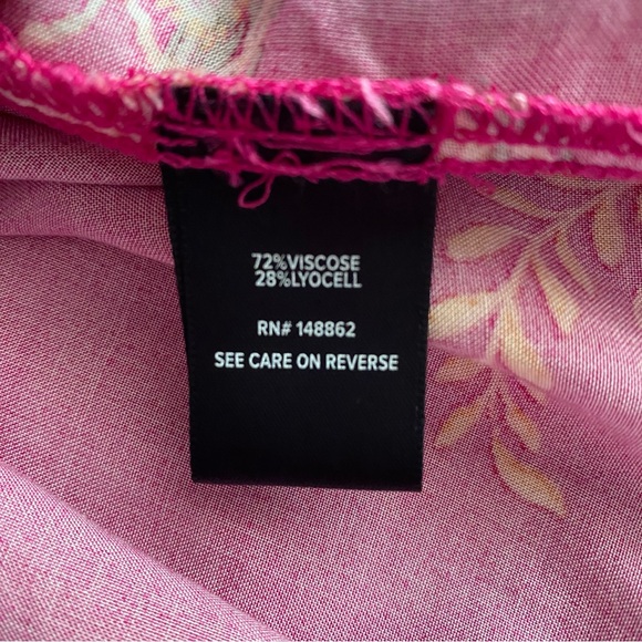 Torrid Challis Flutter Sleeve Top Size 3 (3X/22-24) Mindful Paisley Fuschia Red - Picture 6 of 9